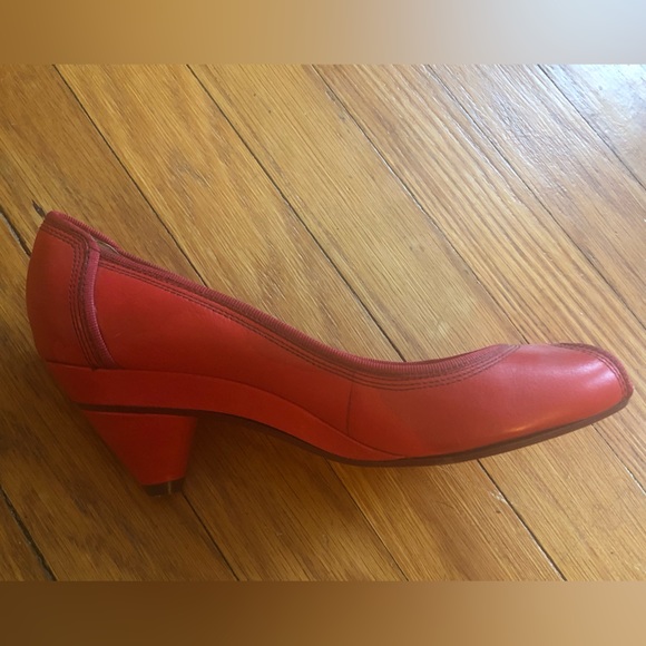 Frye Red Ada Pump - 6.5 - Picture 10 of 11